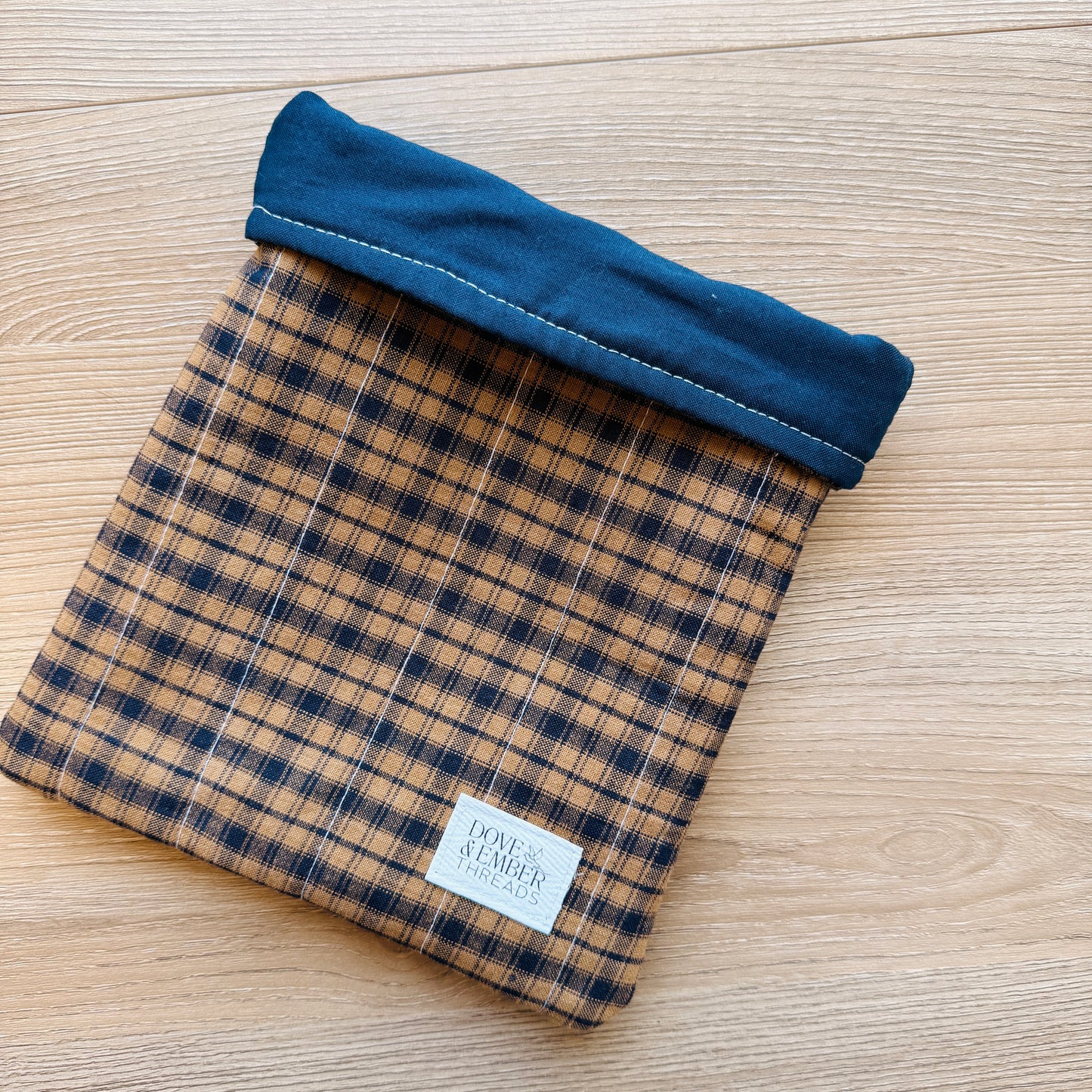 Book & E-Reader Sleeve – Tan/Navy Plaid - Large