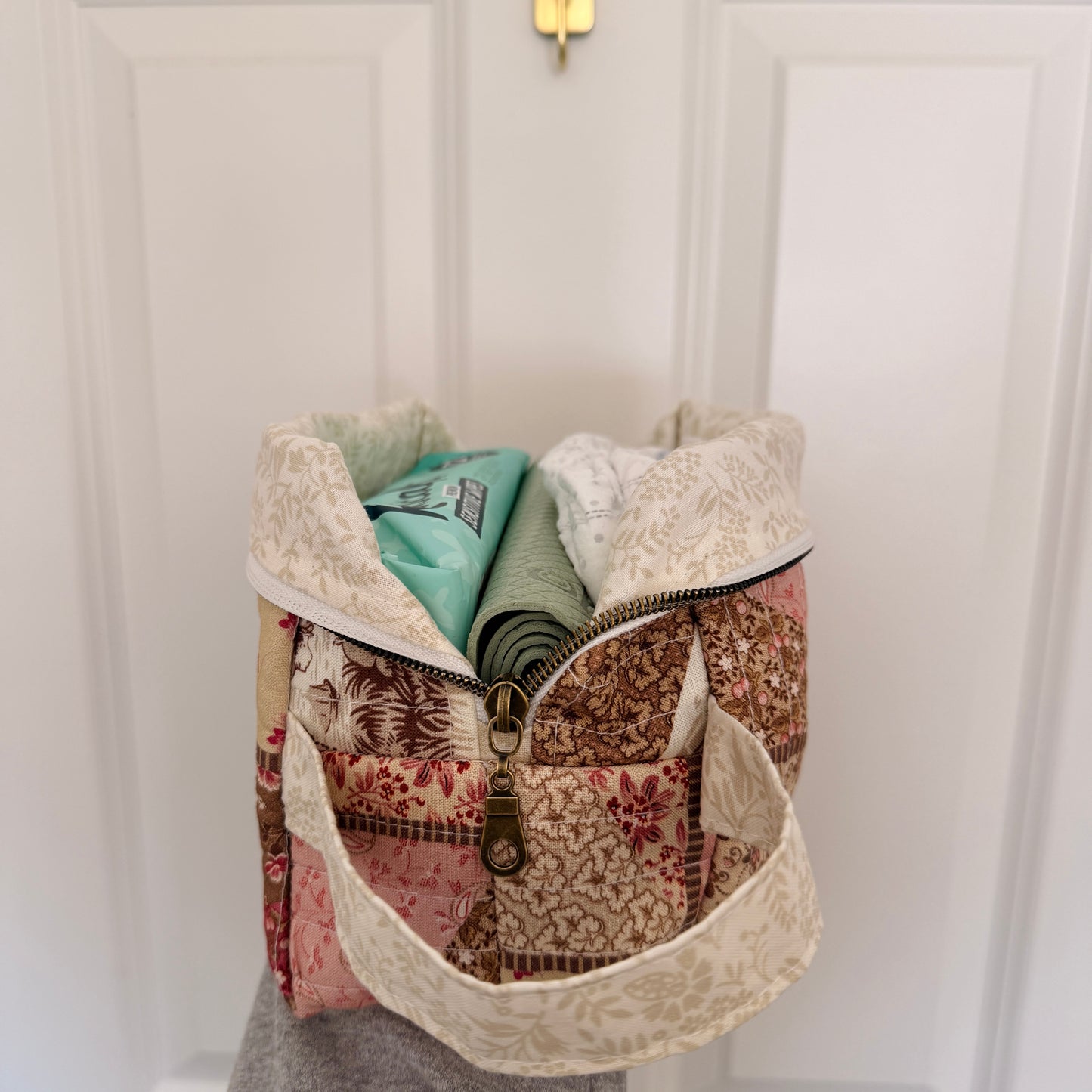 Diaper & Wipe Pouch – Vintage/Sand Meadow