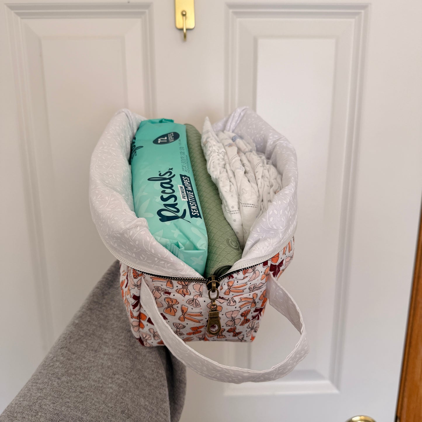 Diaper & Wipe Pouch – Rustic Bows/White Vine (Limited)