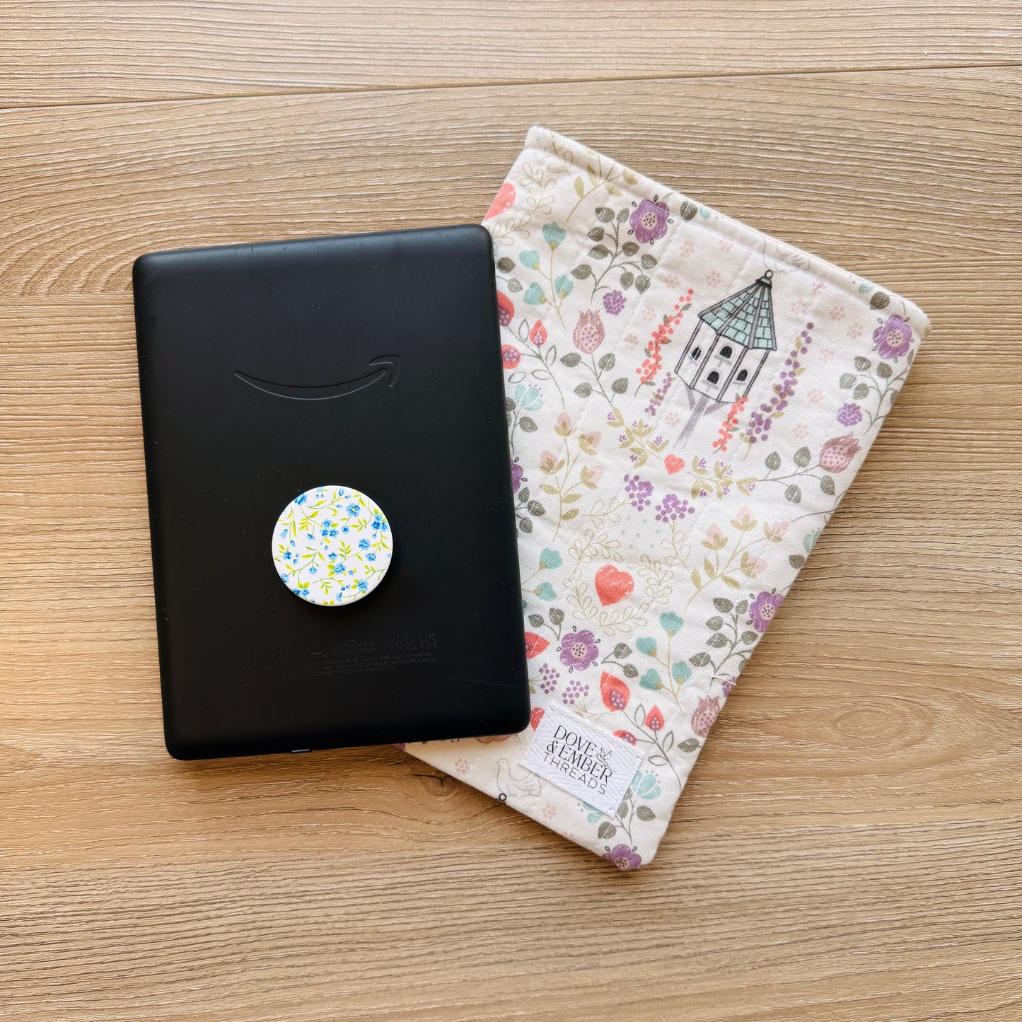 Book & E-Reader Sleeve – Cottage Home/Cream Floral - Small